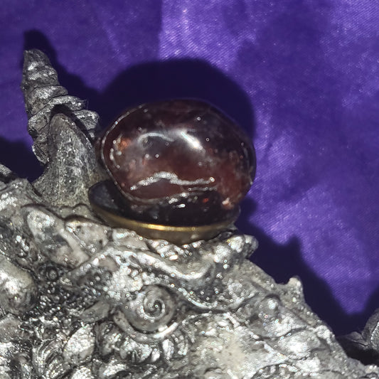 Bild på en granat på ett ställ